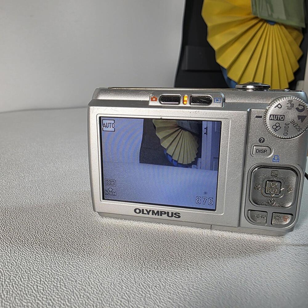 Olympus FE-310 Digital Camera 8.0MP 5x Optical Zoom Silver W/2GB XD Card Tested - Picture 5 of 9